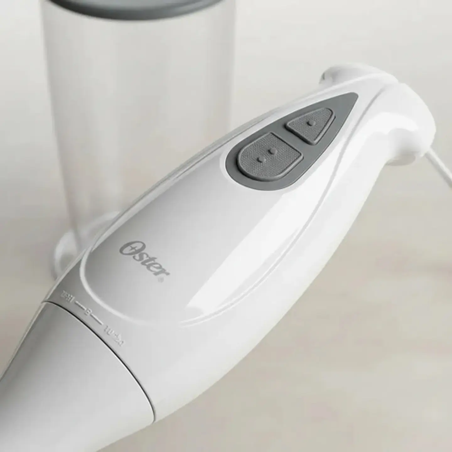 Batidora De Inmersión Oster® Con Vaso 2609 Color Blanco 7