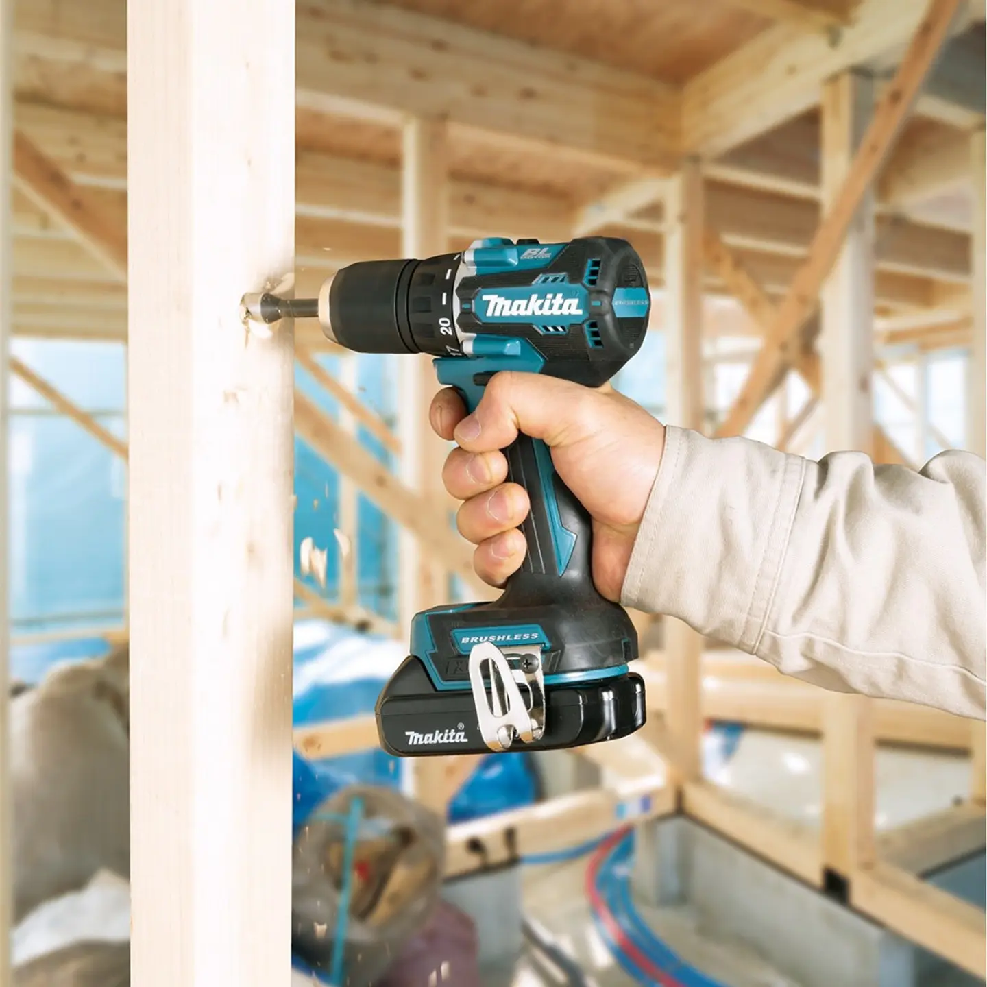 TALADRO ATORNILLADOR INALAMBRICO 13MM 18V+ 2 BATERÍAS 3.0AH + CARGADOR  DDF487RFJ-1 MAKITA 3