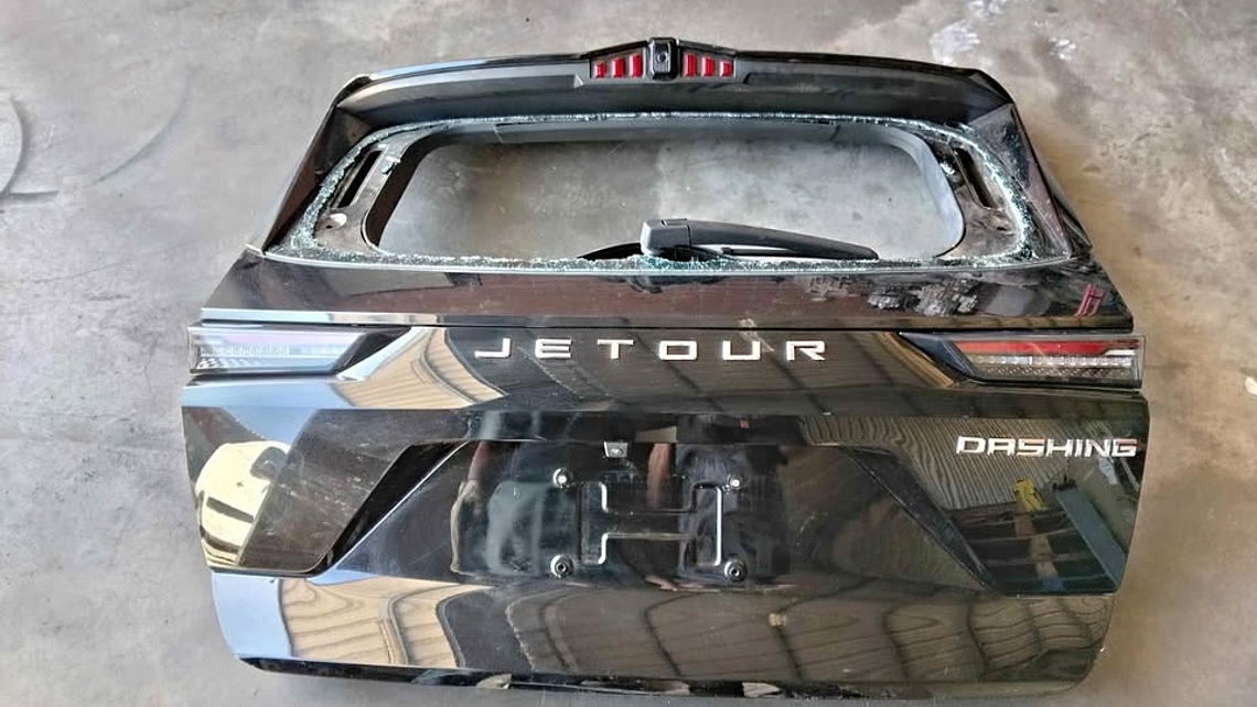 Portalón jetour dashing 2024 1