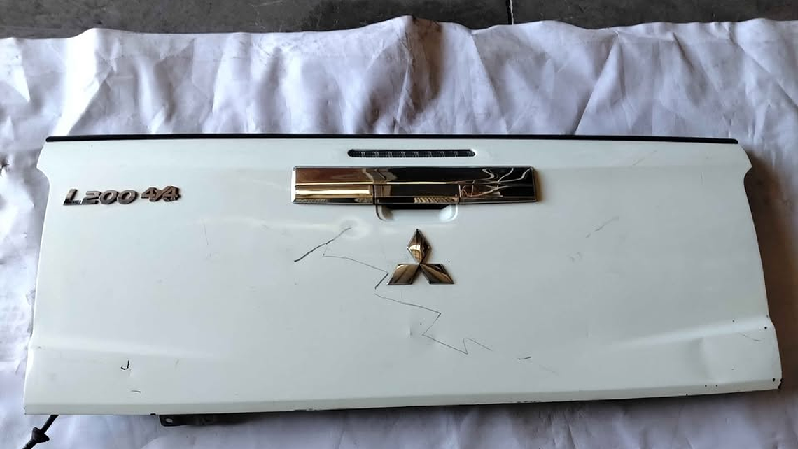 Portalón Mitsubishi L200 2019 al 2024 1