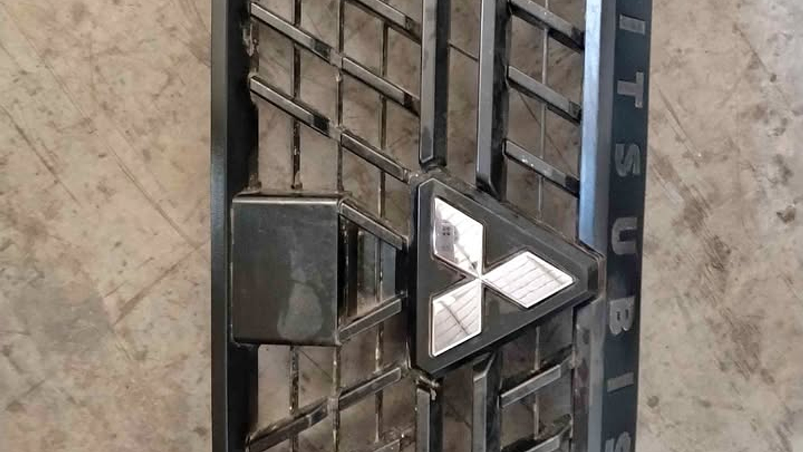 Mascara Mitsubishi L200 2025 1