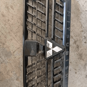 Mascara Mitsubishi L200 2025