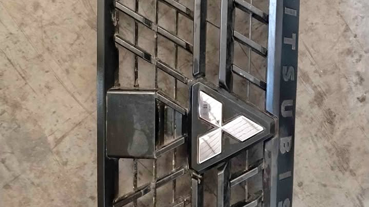 Mascara Mitsubishi L200 2025 1