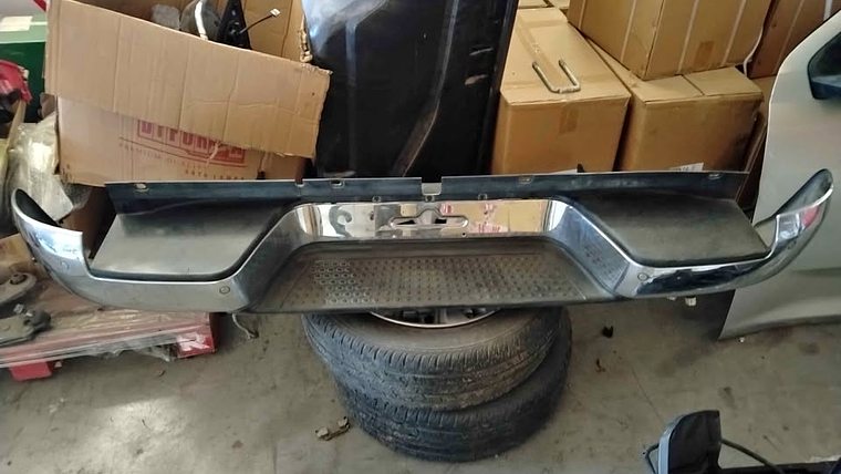 Parachoque trasero Volkswagen Amarok 2013 1