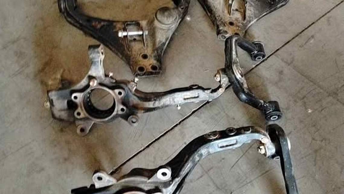 Muñones y bandejas Mitsubishi L200 2025 1