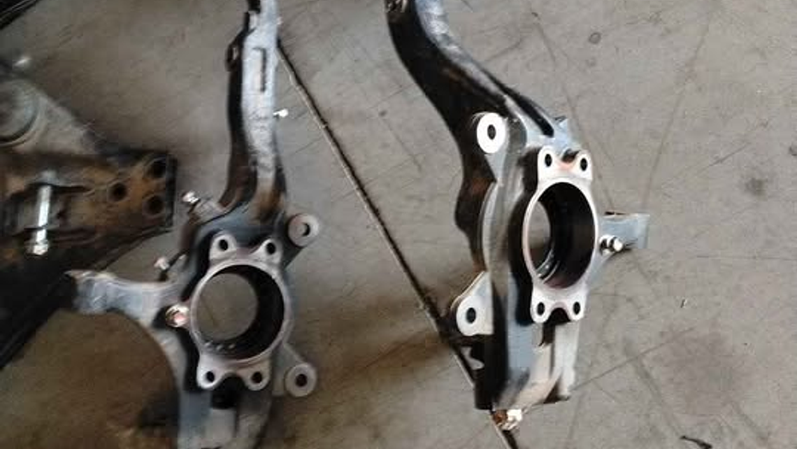 Muñones y bandejas Mitsubishi L200 2025 4