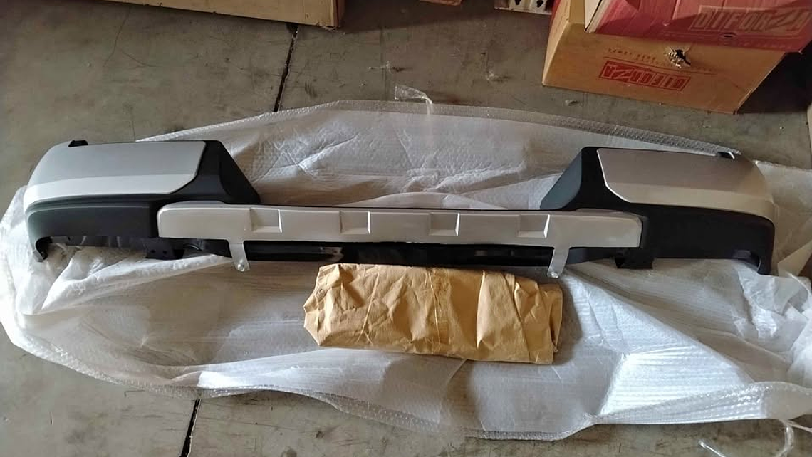 Parachoque trasero Mitsubishi L200 2020 completo 1