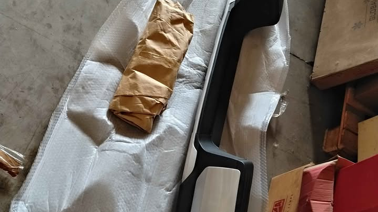 Parachoque trasero Mitsubishi L200 2020 completo 4