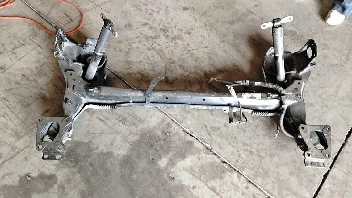 Yugo o eje trasero Peugeot Partner 2023 1