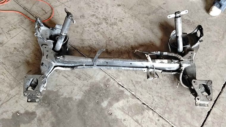 Yugo o eje trasero Peugeot Partner 2023 1