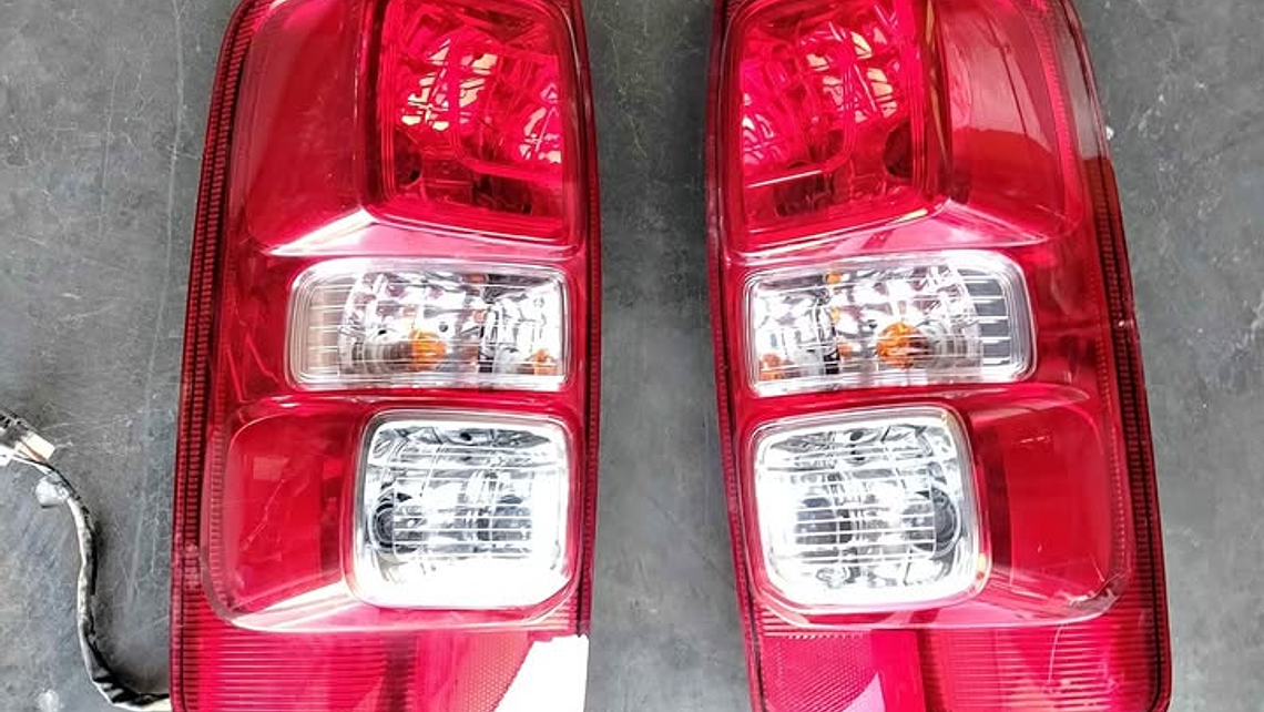 Focos traseros originales Chevrolet Colorado 2019 al 2023 1