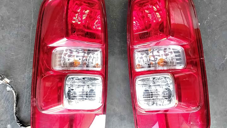 Focos traseros originales Chevrolet Colorado 2019 al 2023 1