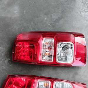 Focos traseros originales Chevrolet Colorado 2019 al 2023