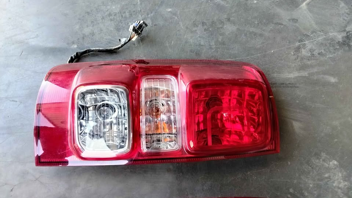 Focos traseros originales Chevrolet Colorado 2019 al 2023 3