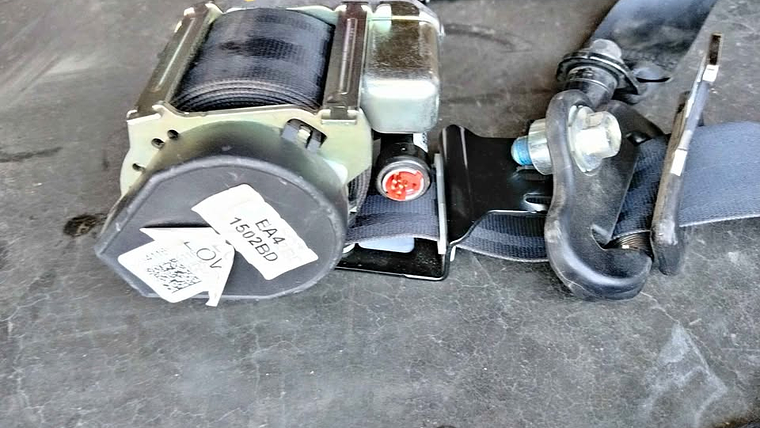 Cinturones delanteros pirotécnicos Chevrolet Colorado 2019 al 2023 1