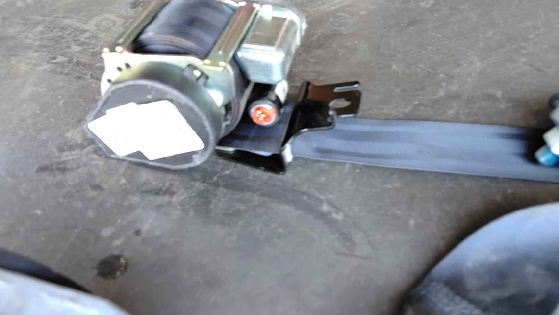 Cinturones delanteros pirotécnicos Chevrolet Colorado 2019 al 2023 2