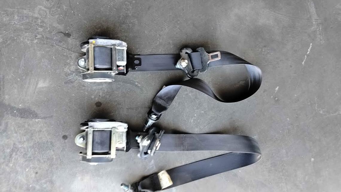 Cinturones delanteros pirotécnicos Chevrolet Colorado 2019 al 2023 3