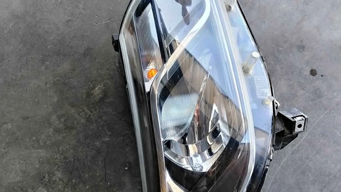 Optico lh completo original Chevrolet Colorado 2019 al 2023 1