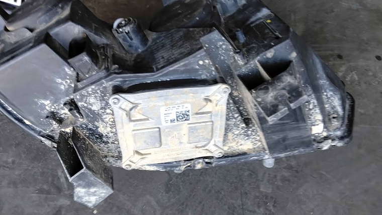 Optico lh completo original Chevrolet Colorado 2019 al 2023 5