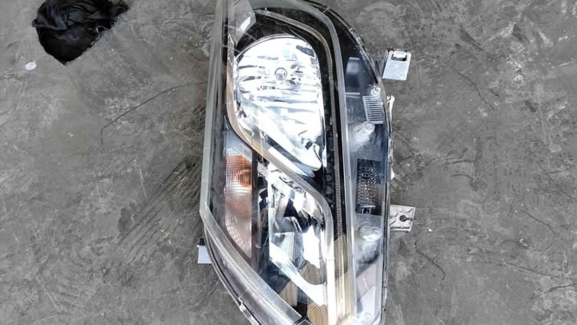 Optico RH completo original Chevrolet Colorado 2019 al 2023 1