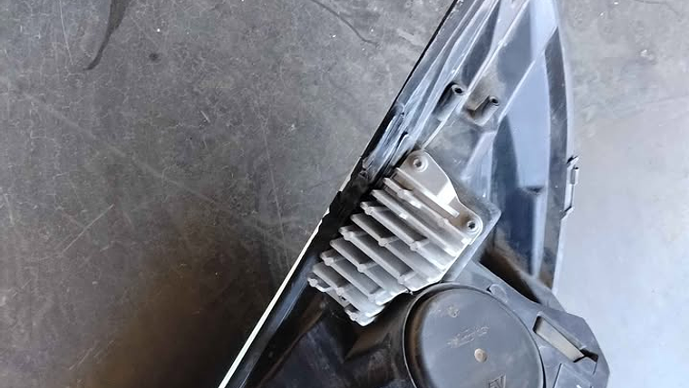 Optico RH completo original Chevrolet Colorado 2019 al 2023 3