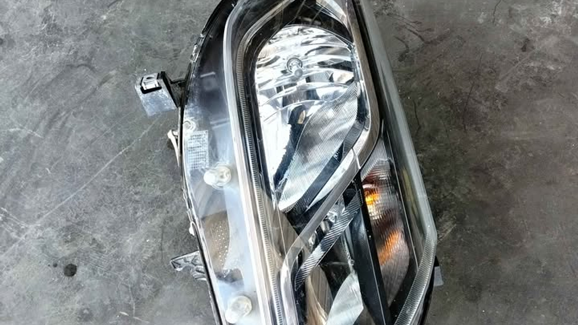 Optico RH completo original Chevrolet Colorado 2019 al 2023 5