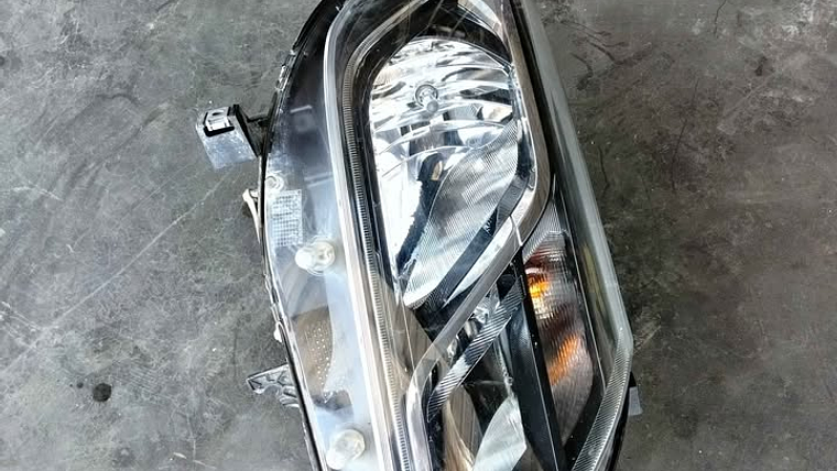 Optico RH completo original Chevrolet Colorado 2019 al 2023 5