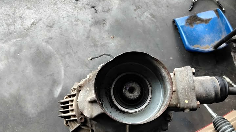 Caja mecánica 4x2 Toyota Hilux Revo 2016 3