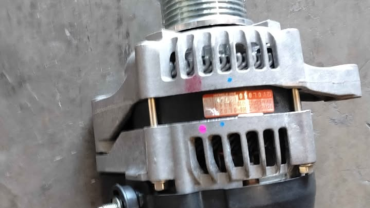 Alternador Toyota Hilux 2011 al 2015 3