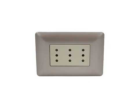 Enchufe triple puenteado 10A 250V (champagne)
