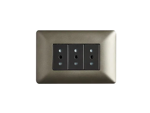 Enchufe triplex bipaso 10/16A 250V (café)