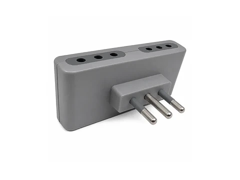 Enchufe adaptador cuadruple gris