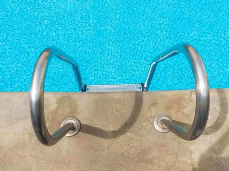 ¿Cómo Sellar una fuga de agua en tu Piscina?