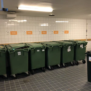 Lavado y sanitizado profesional en salas de basura de edificios / comunidades