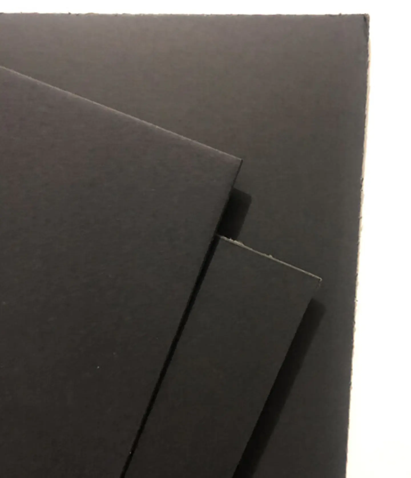 CARTON PIEDRA NEGRO 55*77cm*1.4mm 2