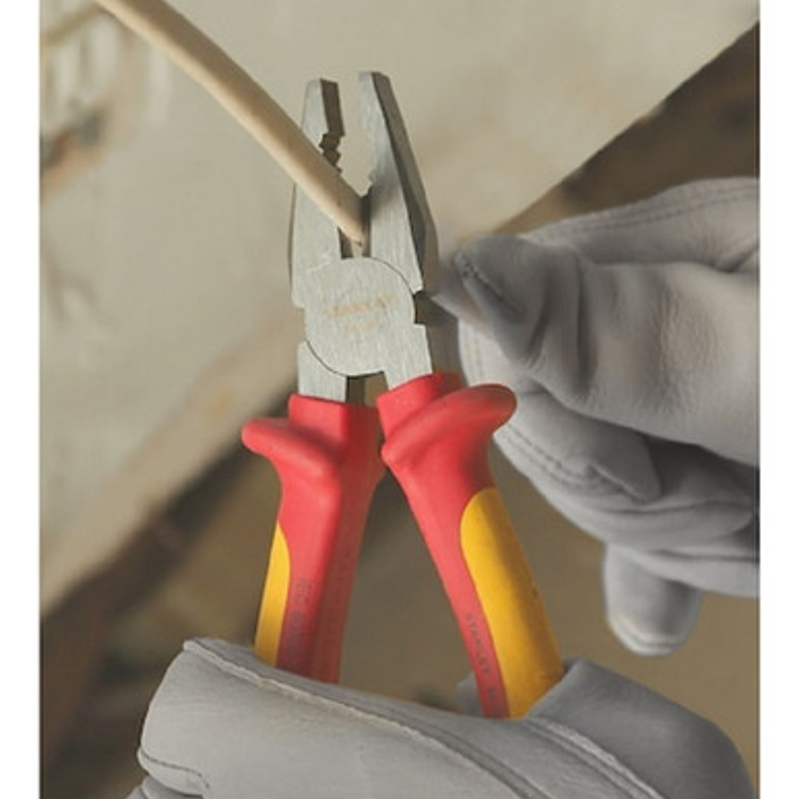 Juego 3 Alicates Aislados De 1000v. (84-011) Stanley 8