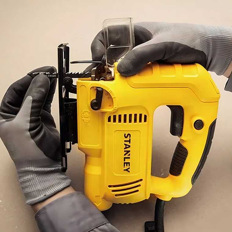 Sierra Caladora Stanley 600w Velocidad Variable Con Maletín 10