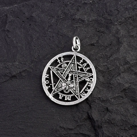 Dije de Plata: Pentagrama Tetragramaton