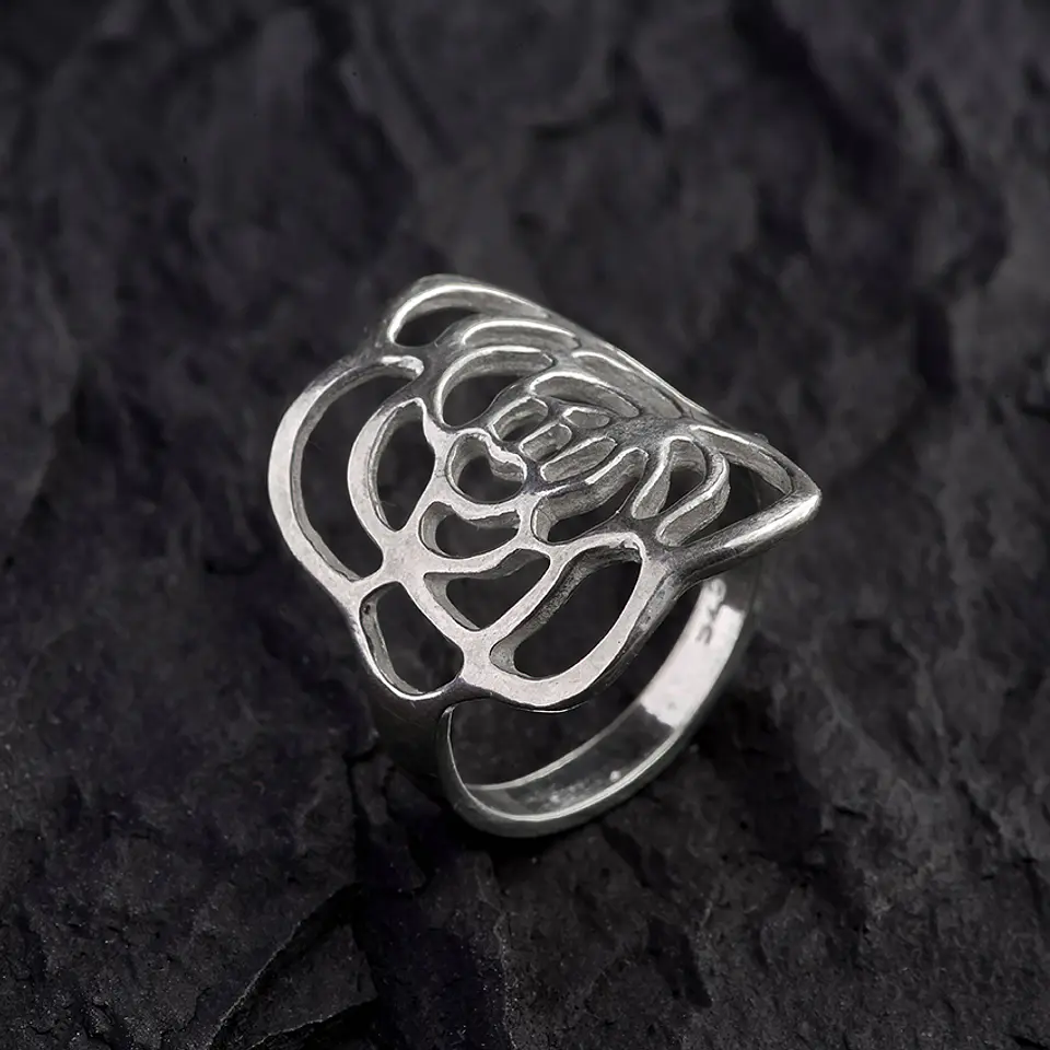 Anillo de Plata con forma de Rosa 2