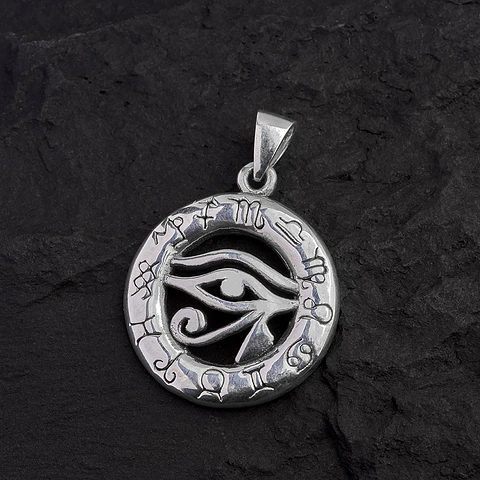 Dije de Plata: Ojo de Horus con runas