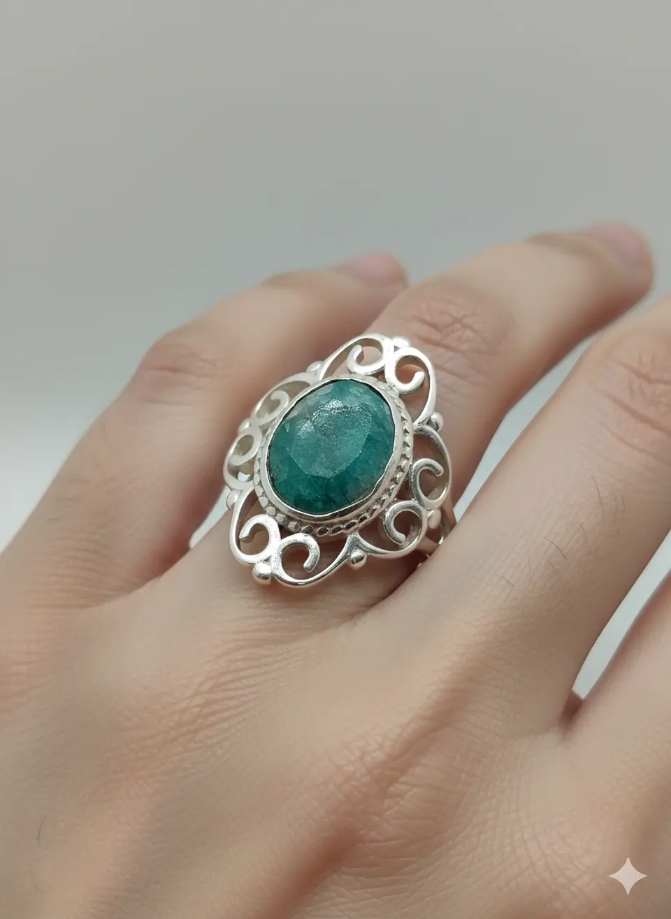 Anillo Colonial de Plata 925 con Piedra Raíz de Esmeralda 2