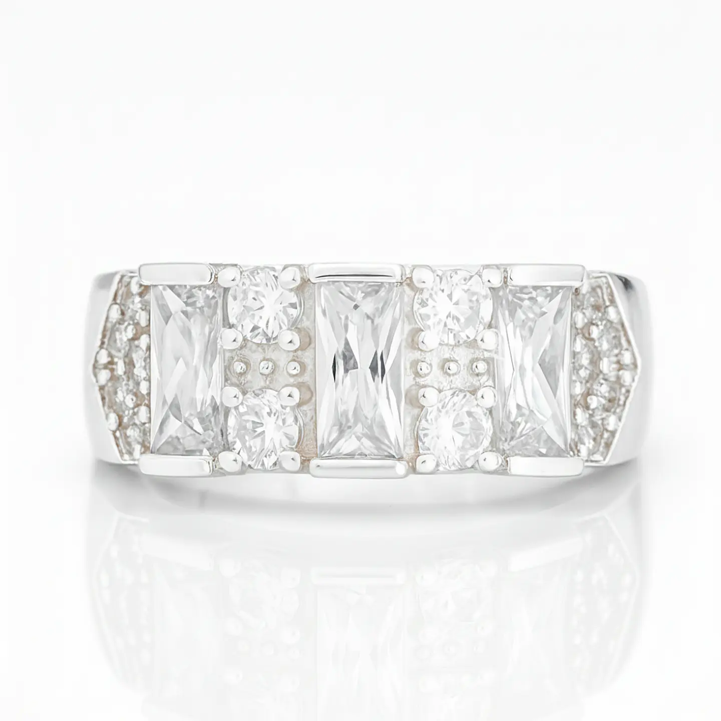 Anillo de Plata 925 Estilo Sello con Mezcla de Circonias Transparentes 1