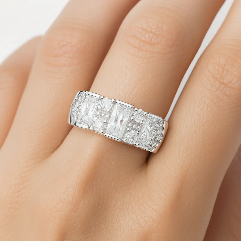 Anillo de Plata 925 Estilo Sello con Mezcla de Circonias Transparentes 2