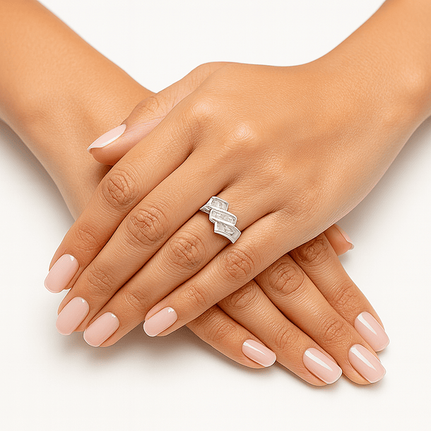 Anillo de Plata 925 “3 de la Suerte” con Tres Filas de Tres Circones Transparentes