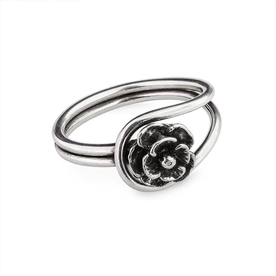 Anillo de Plata con forma de flor 1