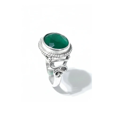Anillo de Plata 925 con Piedra Verde Oval