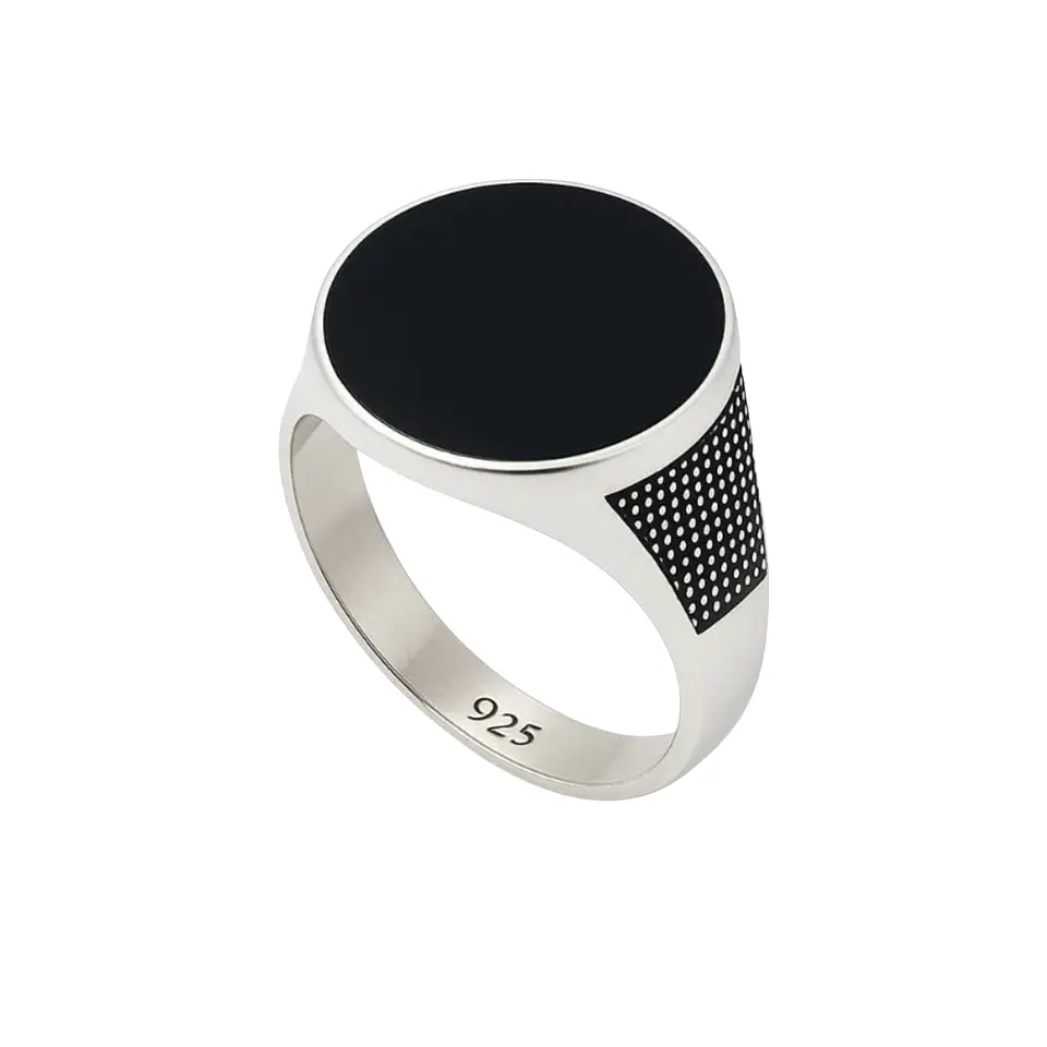 Anillo de Plata 925 con Piedra Negra y Detalles Laterales 1