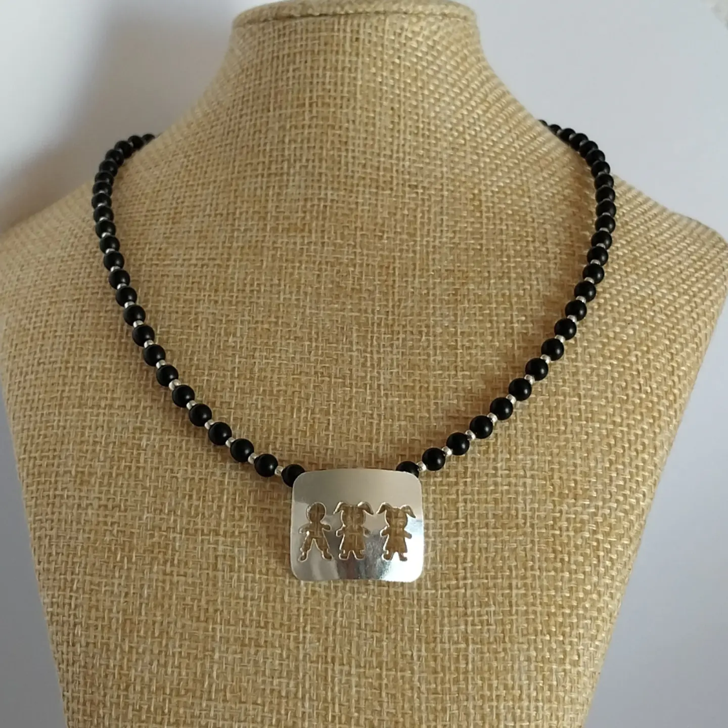 Collar De Ónix Con Placa De Hijos Un Niñito Dos Niñitas 2