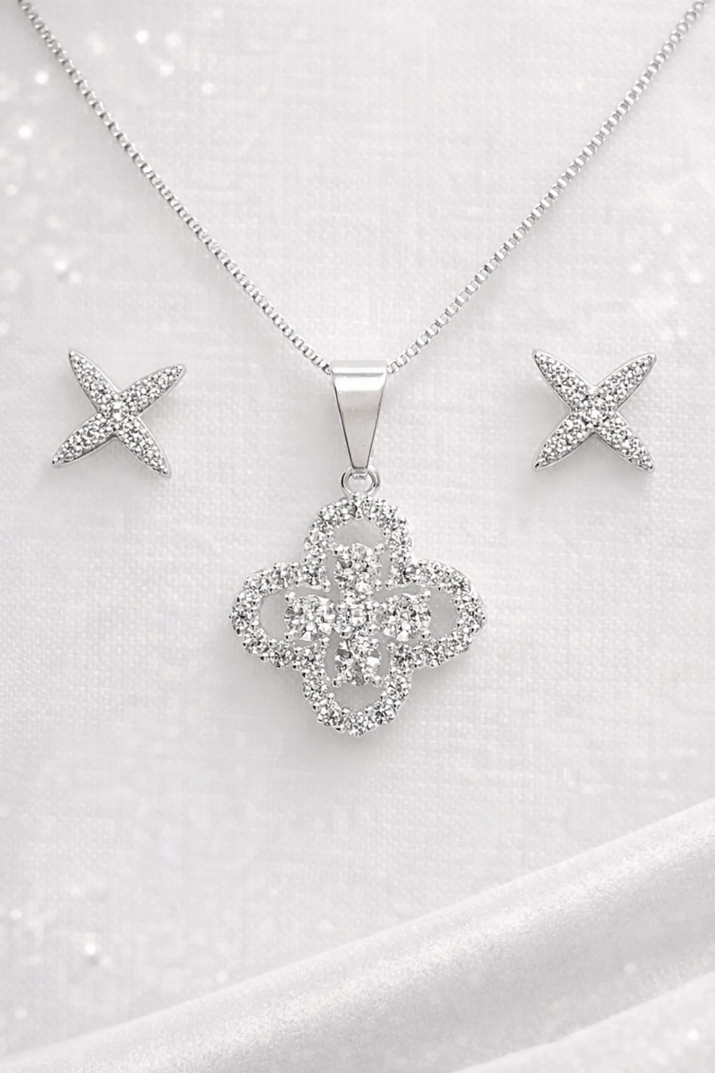 PACK MUJER  – COLLAR CON COLGANTE Y AROS ESTRELLA ELEGANTE 1