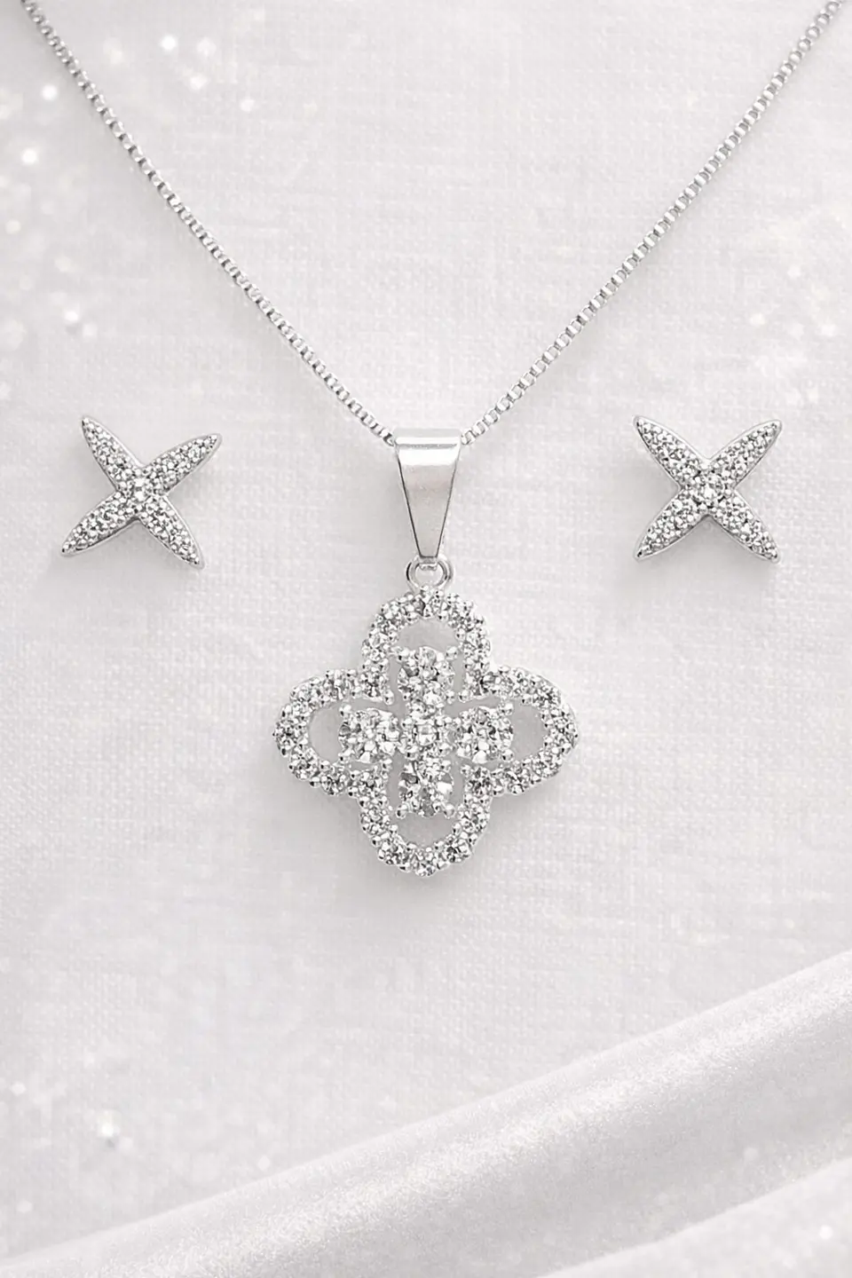 PACK MUJER  – COLLAR CON COLGANTE Y AROS ESTRELLA ELEGANTE 1